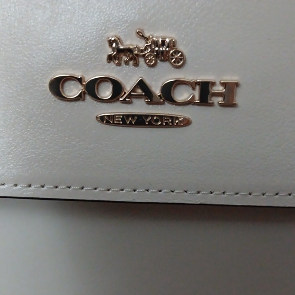 Coach Ivory Shoulder Bag with Gold Chain - Picture 7 of 11